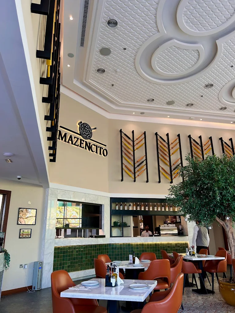 Mazencito Pizzeria — interior, full view